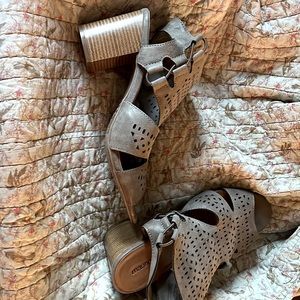 Maurice’s size 11M